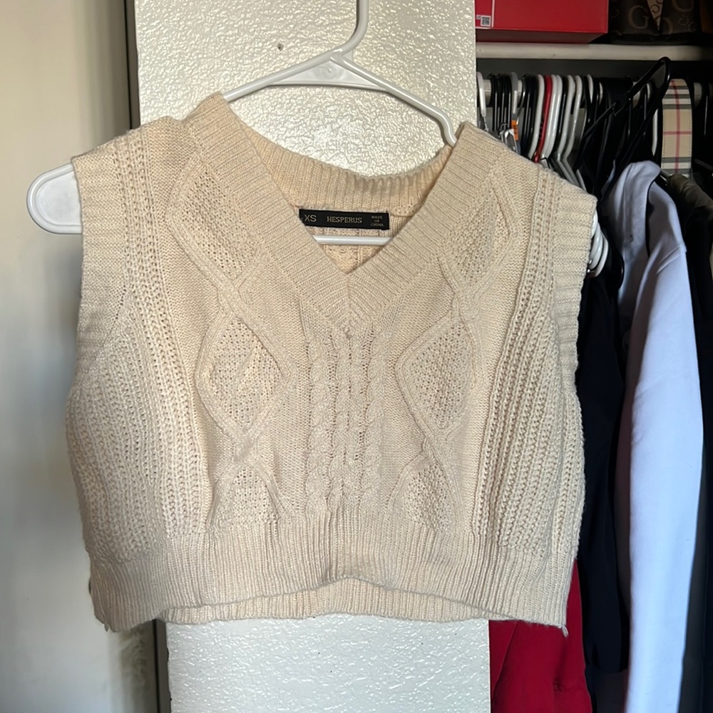 Cream colored cropped knitted top
